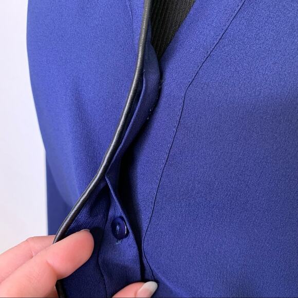 Ann Taylor navy blue popover black faux leather trim size Small - Picture 4 of 11